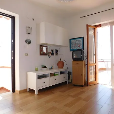 דירה Unobstructed Marvelous Front Row Sea View