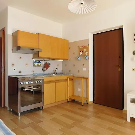 Апартаменты Unobstructed Marvelous Front Row Sea View Скалея