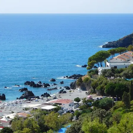 Апартаменты Unobstructed Marvelous Front Row Sea View *