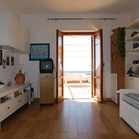 Апартаменты Unobstructed Marvelous Front Row Sea View *