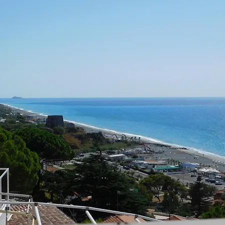 Апартаменты Unobstructed Marvelous Front Row Sea View Скалея